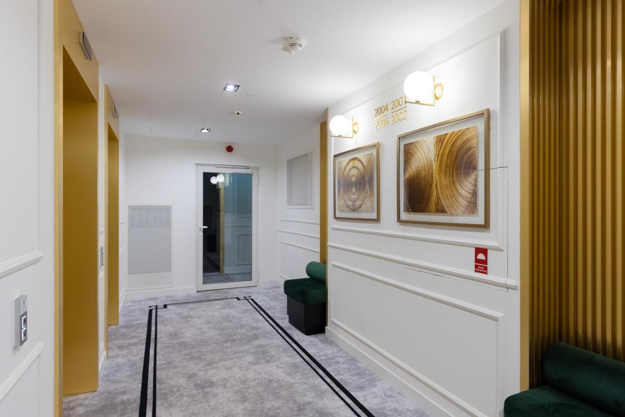 Premium Lux Unique Tower Heart Of By Renters Prestige