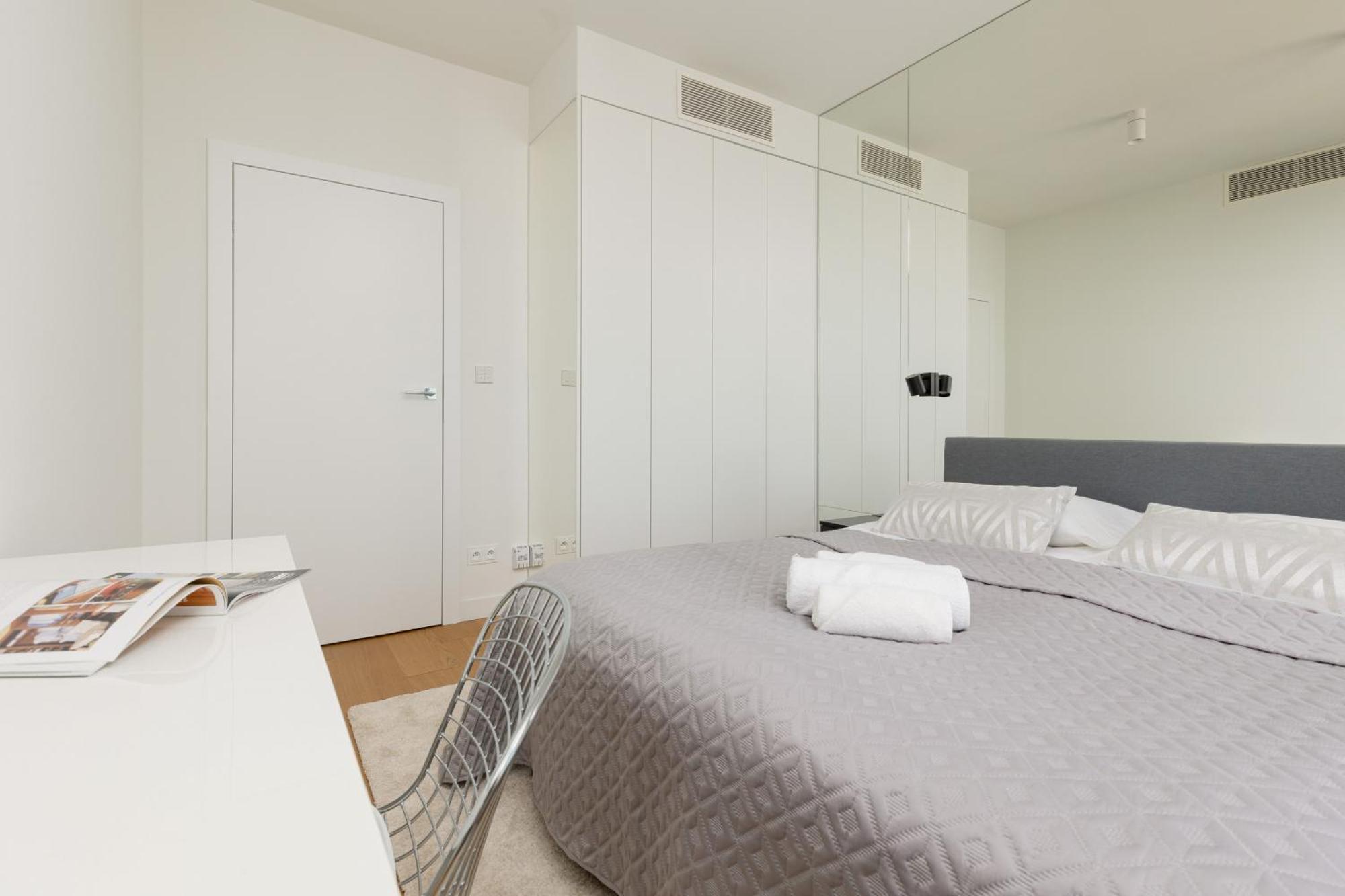 Premium Lux Unique Tower Heart Of By Renters Prestige Apartment