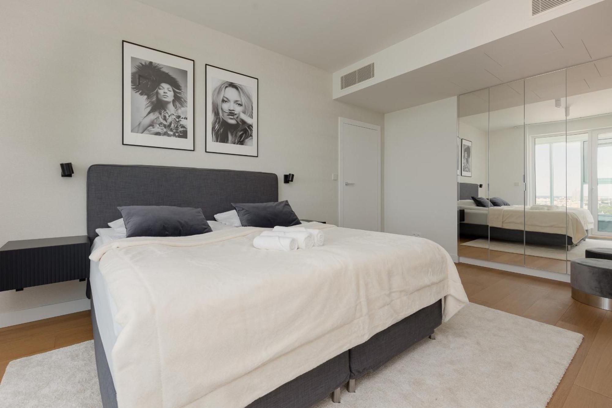 Premium Lux Unique Tower Heart Of By Renters Prestige Apartment