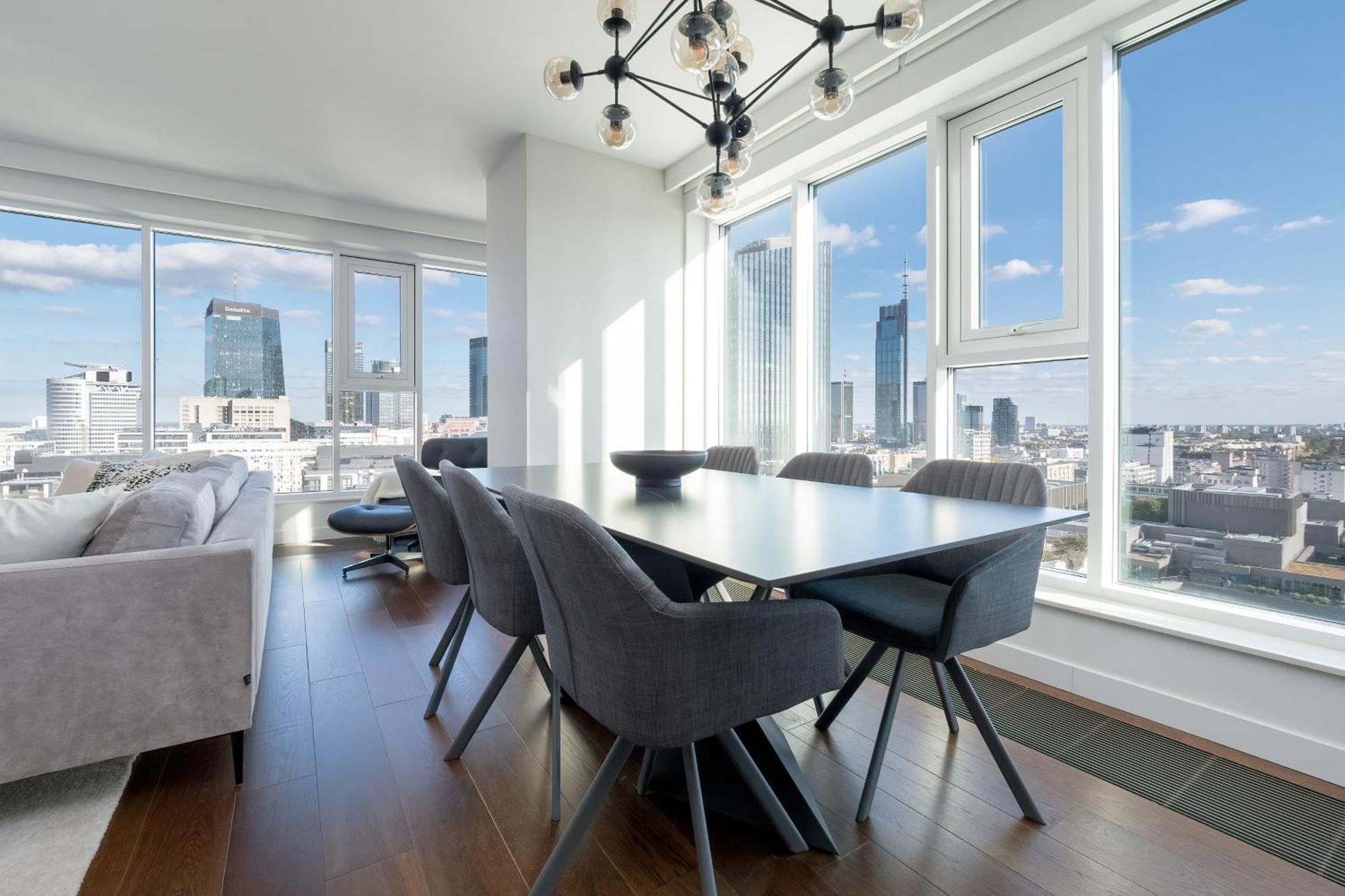 Premium Lux Unique Tower Heart Of By Renters Prestige Apartment